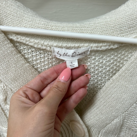 Elegant Ivory Cable Knit Cardigan - Picture 4 of 5